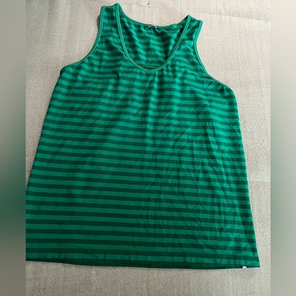 ❤️2/$30❤️[M]Kit and Ace Freesia Green Tank Top - Picture 3 of 8